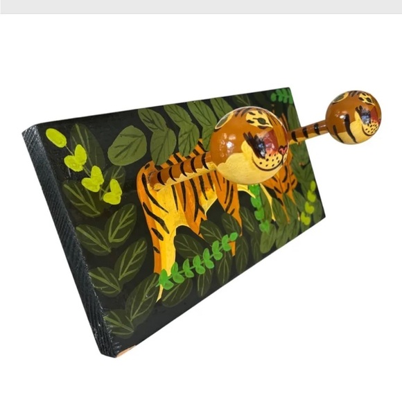 Vtg Wood Peg Wall Hanger Hand Painted Tigers in Jungle, Head and Neck the Peg - Picture 4 of 5